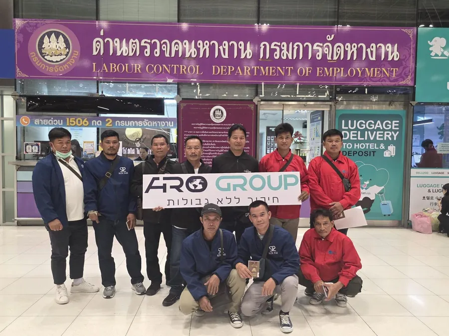 עובדים תאילנדים במשרדי רשות התעסוקה בתאילנד